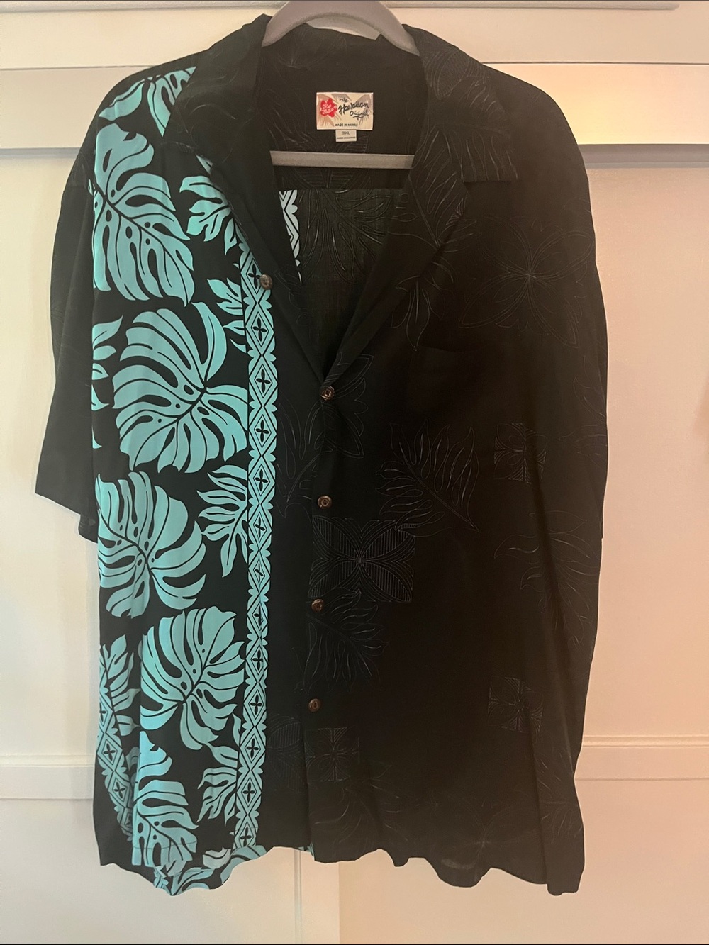 The Hawaiian Original Men's Black & Teal Hawaiian Button-Down Shirt
